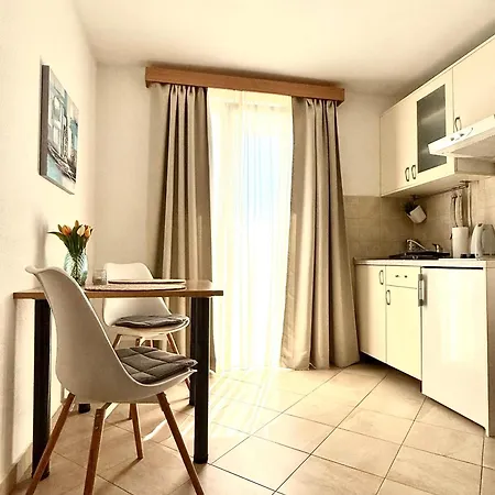 New With Sea View Apartman